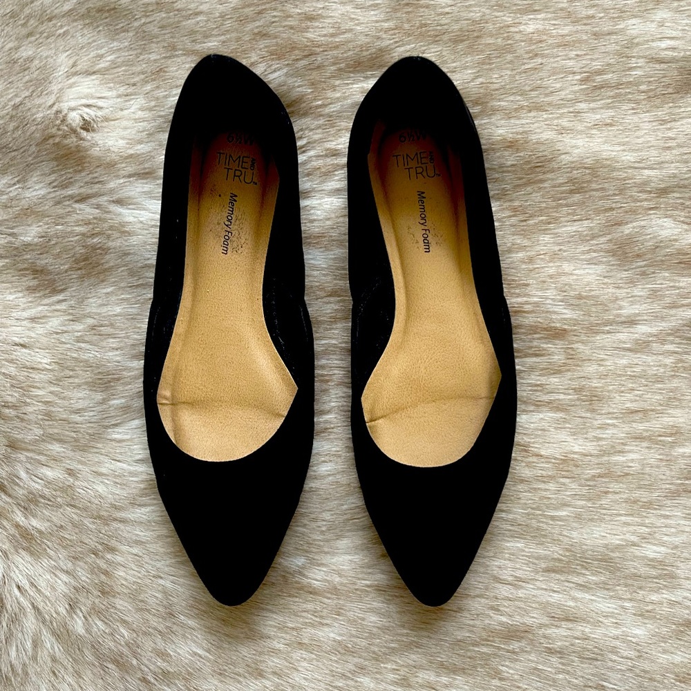 Time & Tru Memory Foam Flats Size 6.5 Black in Color
